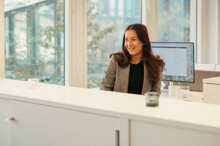 Salesgroup_1_webb-002